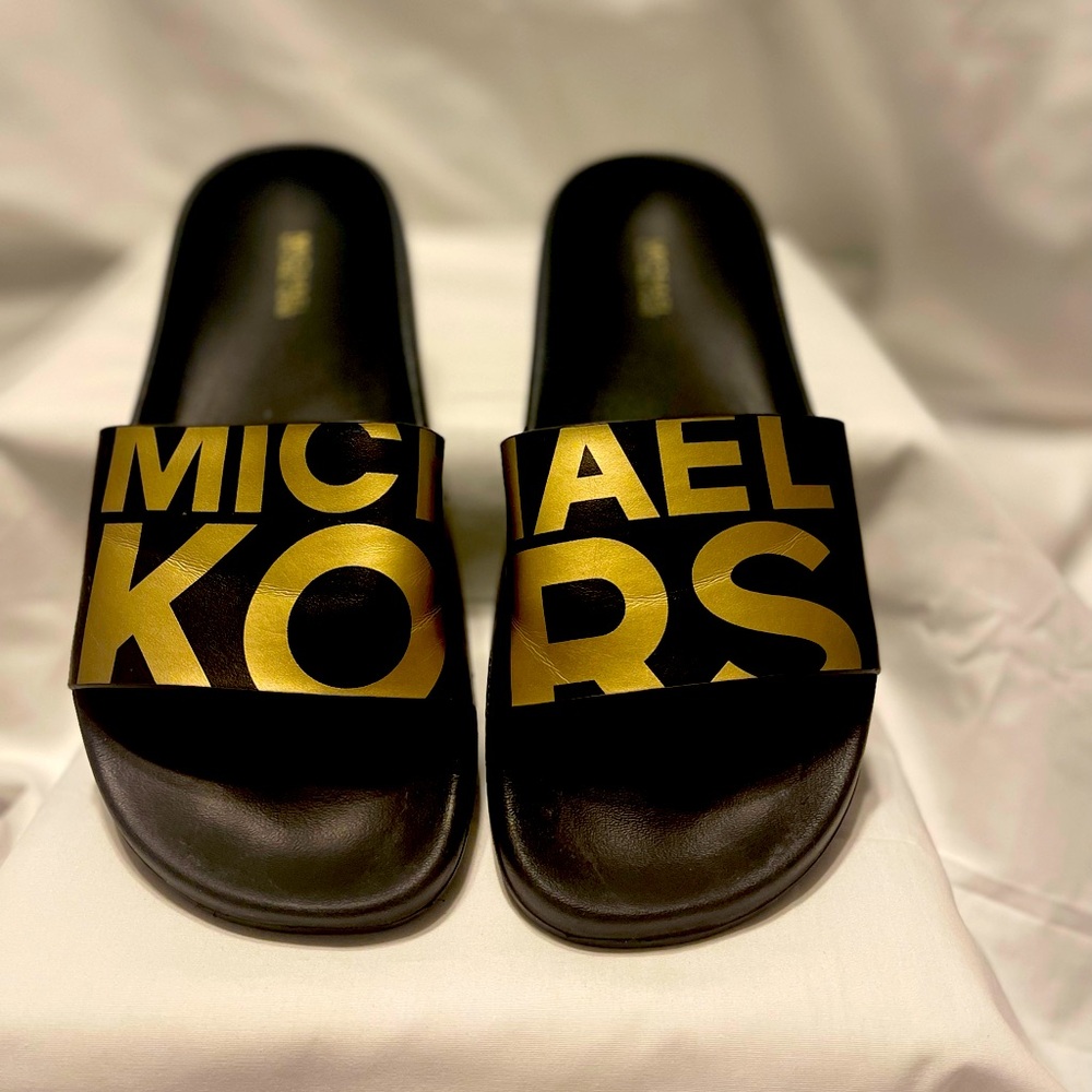 Michael Kors Gilmore Graphic Logo Slide - Black w/Gold Logo Size 7